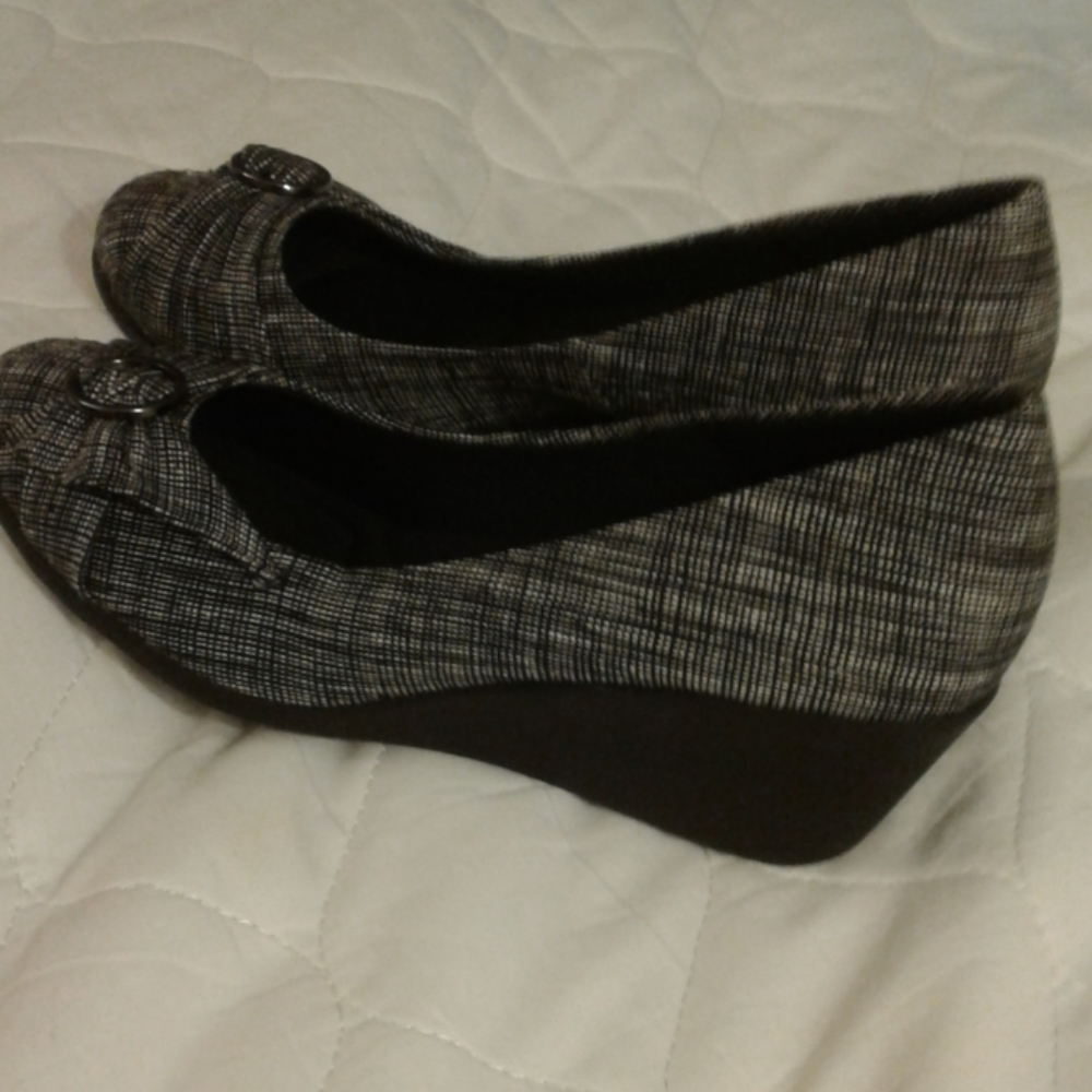 Shoes - Picture 2 of 3